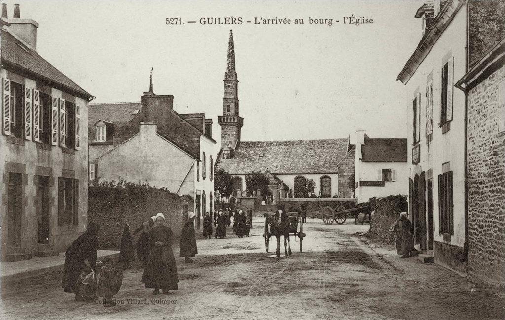 L'entrée du bourg de Guilers avec l'église Saint-Valentin.