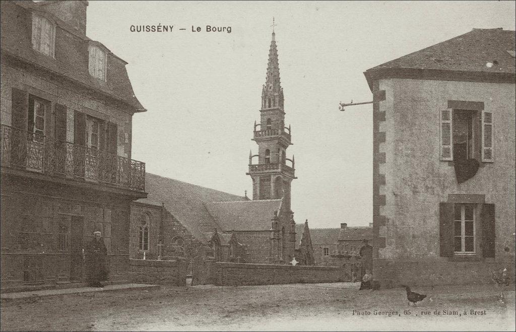 Le bourg de Guissény avec l'église Saint-Sezni.