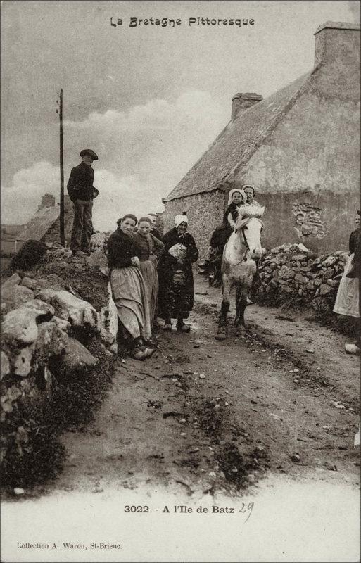 Scène de vie sur l'Île de Batz. au début des années 1900.