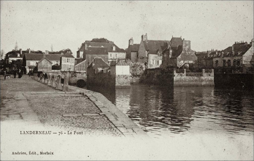 Le pont habité de Rohan au dessus de l'Élorn à Landerneau.