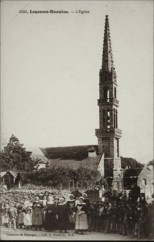 Le clocher de l'église Saint-Nonna sur la commune de Logonna-Daoulas.