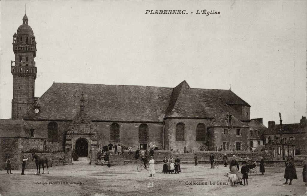 L'église Saint-Ténéran et son enclos dans le bourg de Plabennec