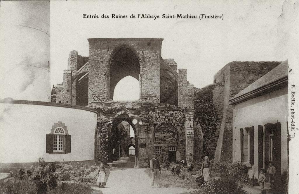 Les ruines de l'abbaye Saint-Mathieu sur la commune de Plougonvelin.