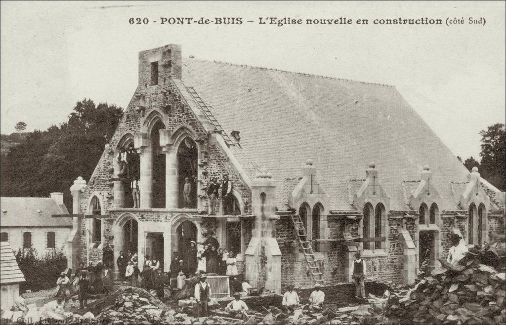 Construction de l'église Sainte-Barbe à Pont-de-Buis-lès-Quimerch.