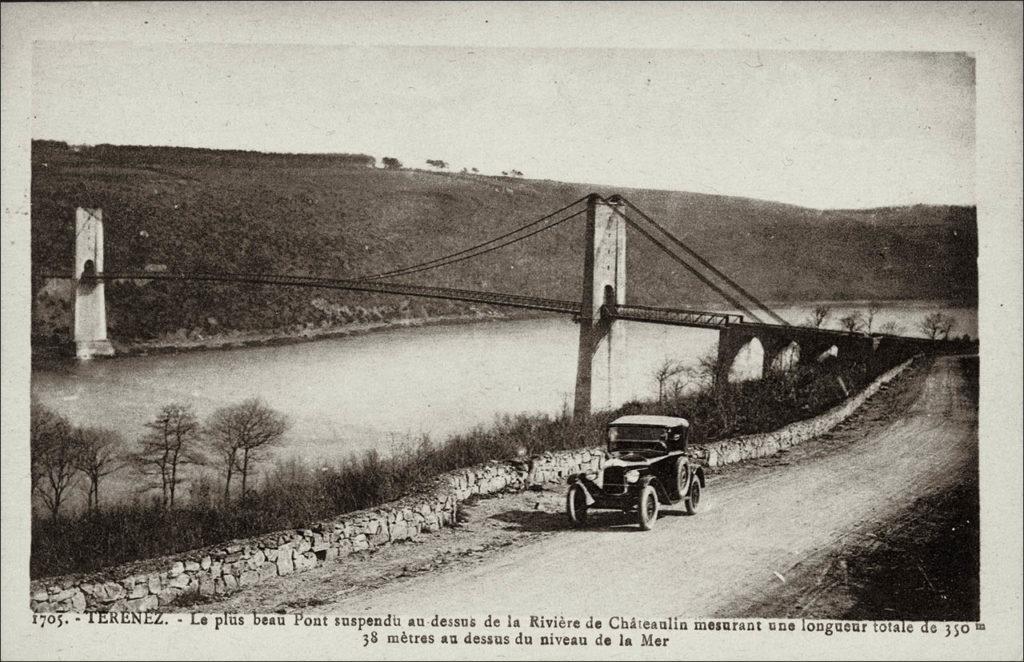 Le pont de Térénez qui permet de rejoindre la presqu'île de Crozon sur la commune de Rosnoën.