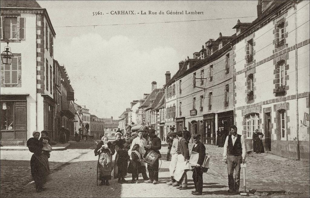 La rue du Général Lambert à Carhaix-Plouguer dans les années 1900.