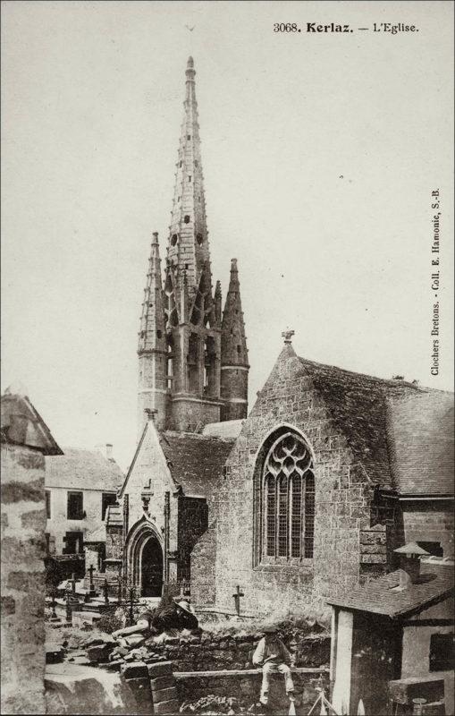L'église Saint-Germain dans le bourg de Kerlaz au début des années 1900.