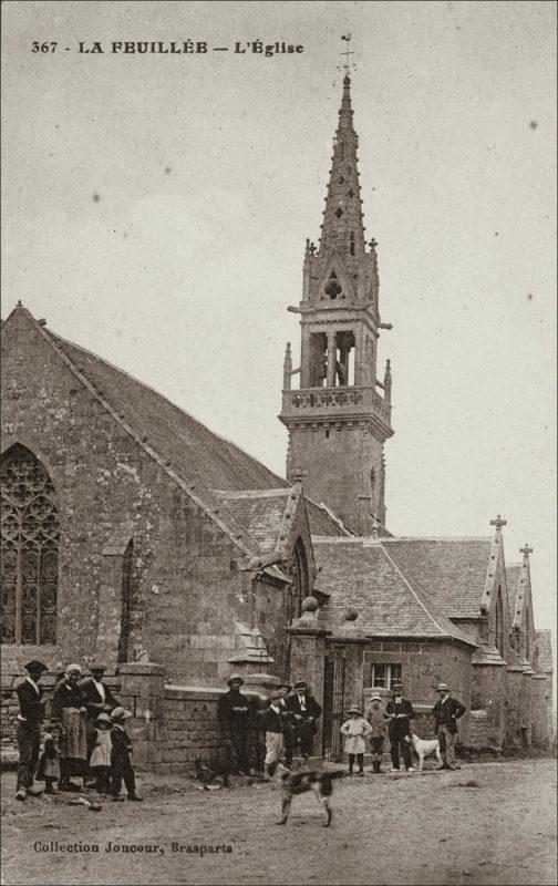 Le clocher de l'église Saint-Jean-Baptiste sur la commune de La Feuillée.