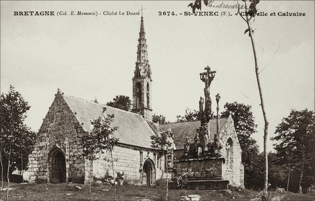 Vue de la chapelle Saint-Venec sur la commune de Landrévarzec au début des années 1900.