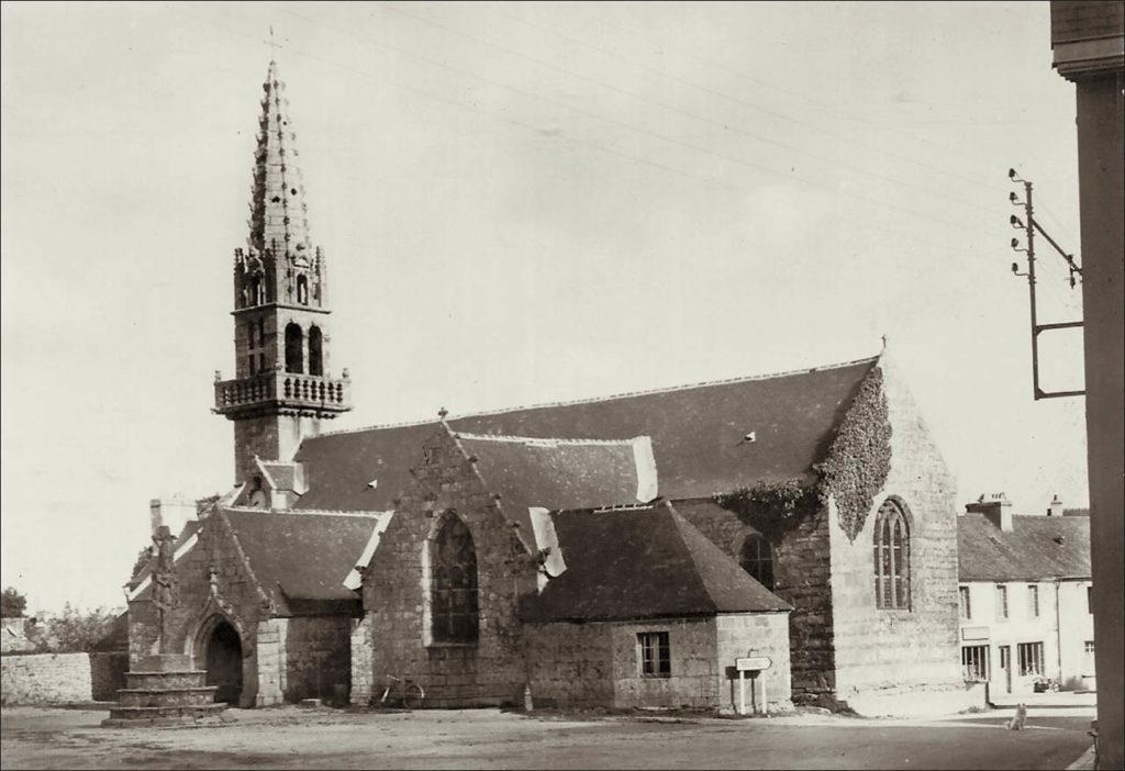 L'église Saint-Théleau sur la commune de Leuhan au début des années 1900.