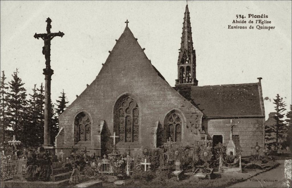 L'abside de l'église Saint-Gilles de Plonéis au début des années 1900.