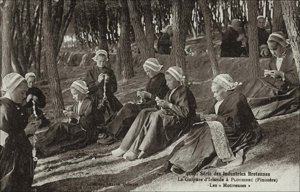 Les brodeuses à la "Guipure d'Irlande" à Plouhinec au début des années 1900.