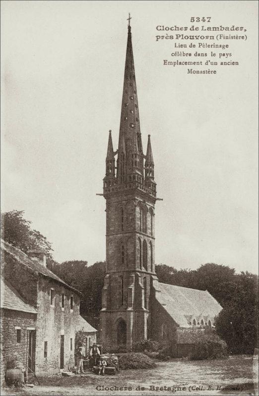 Le clocher de la chapelle de Lambader sur la commune de Plouvorn au début des années 1900.