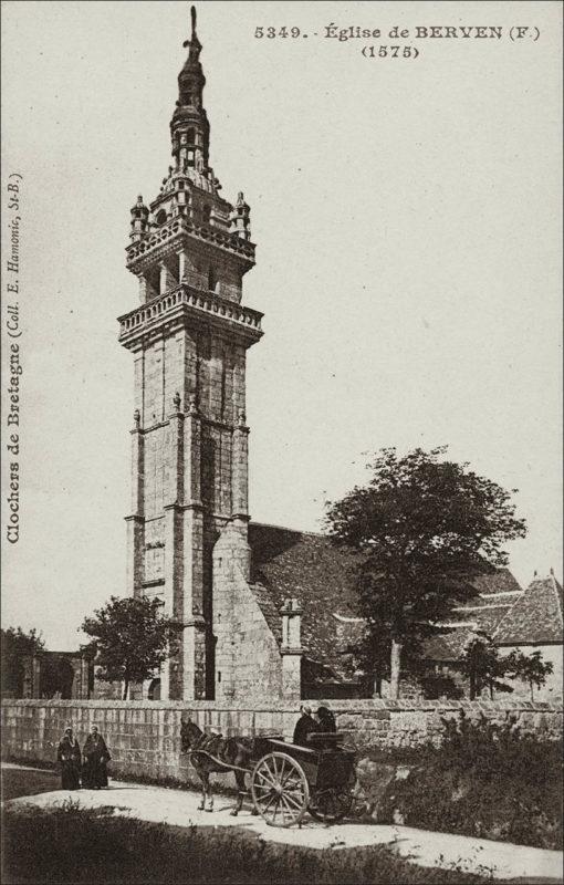 Le clocher de la chapelle de Berven sur la commune de Plouzévédé au début des années 1900.
