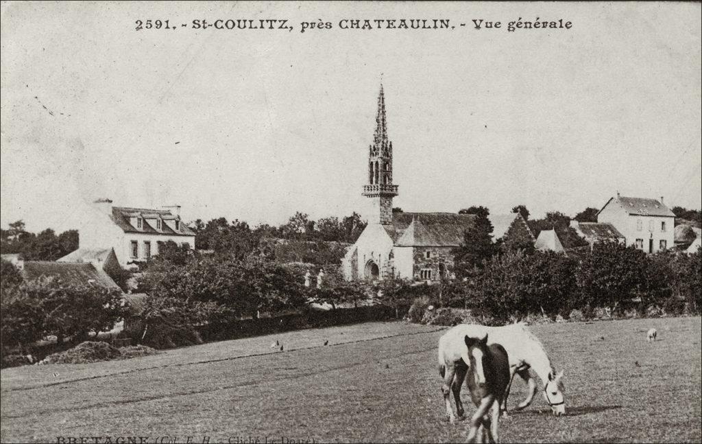 Vue générale du bourg de Saint-Coulitz au début des années 1900.