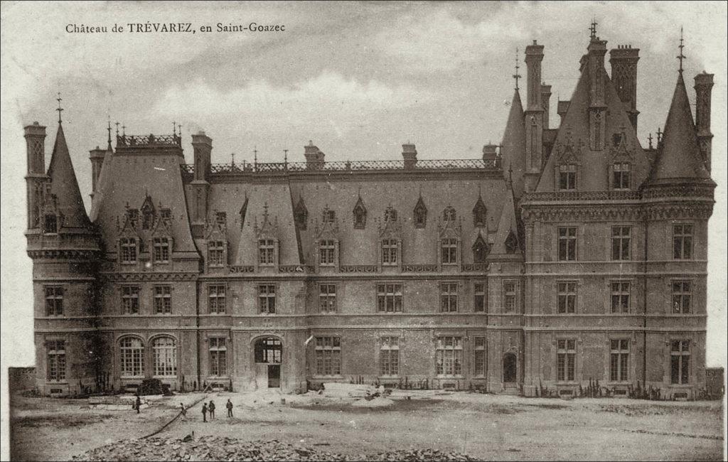 Le château de Trévarez sur la commune de Saint-Goazec au début des années 1900.