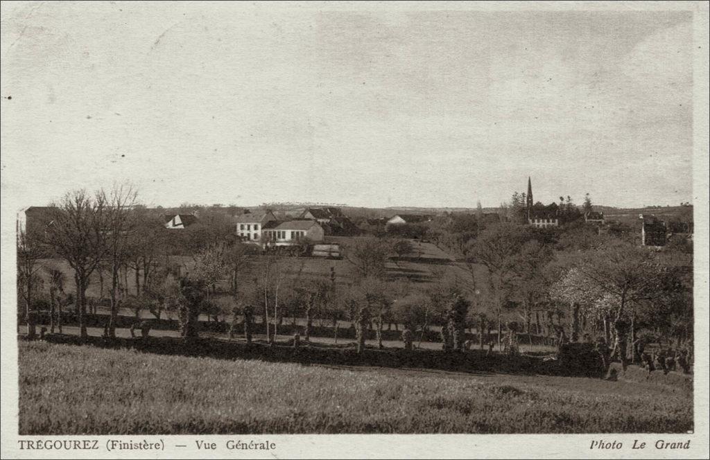 Vue du bourg de Trégourez au début des années 1900.
