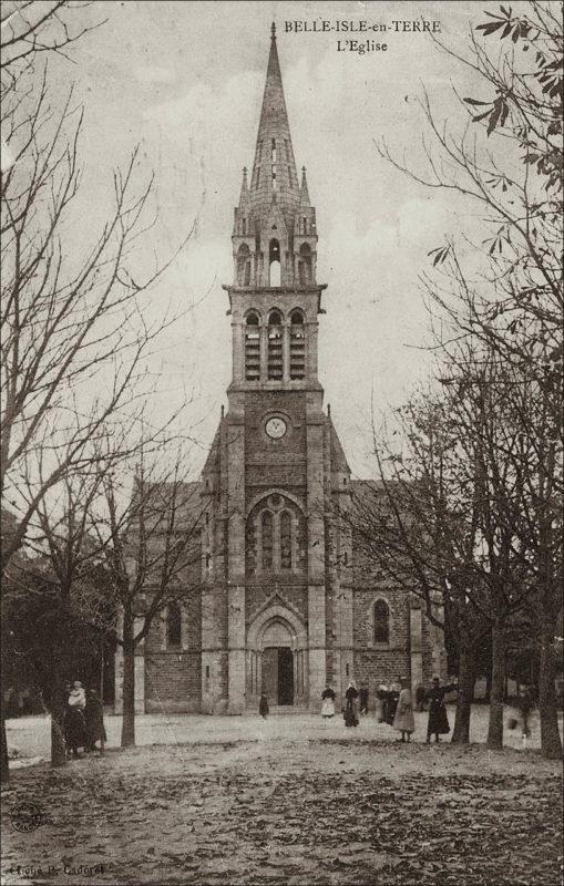 Le clocher de l'église Saint-Jacques-le-Majeur à Belle-Isle-en-Terre au début des années 1900.
