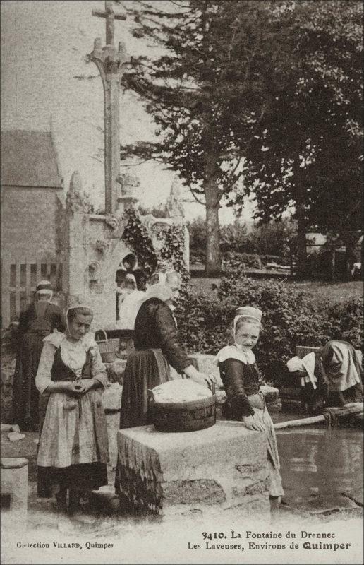 La fontaine du Drennec sur la commune de Clohars-Fouesnant au début des années 1900.