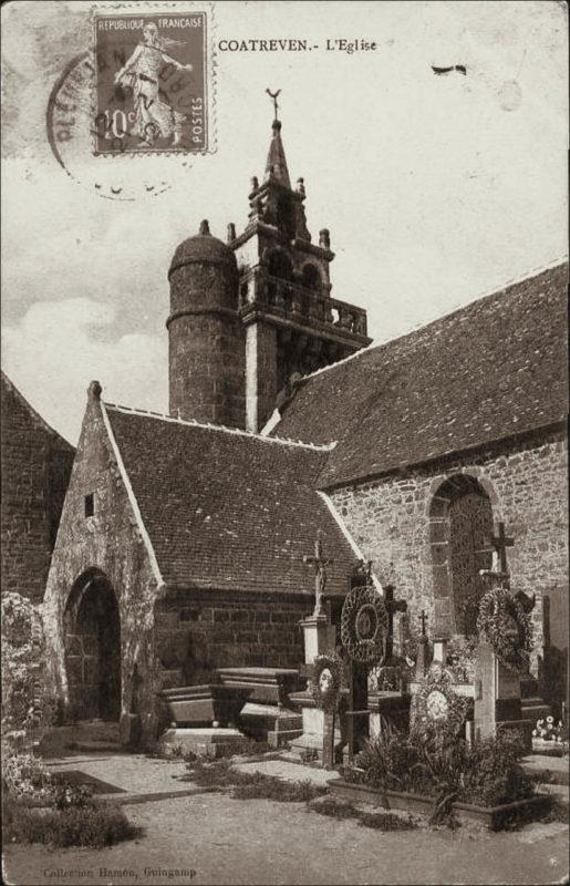 L'église Saint-Pierre sur la commune de Coatréven au début des années 1900.