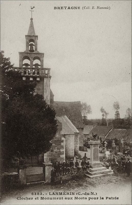 Le clocher de l'église Saint-Mérin dans le bourg de Lanmérin au début des années 1900.