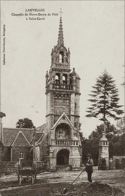 La chapelle de Notre-Dame de Pitié sur la commune de Lanvellec au début des années 1900.