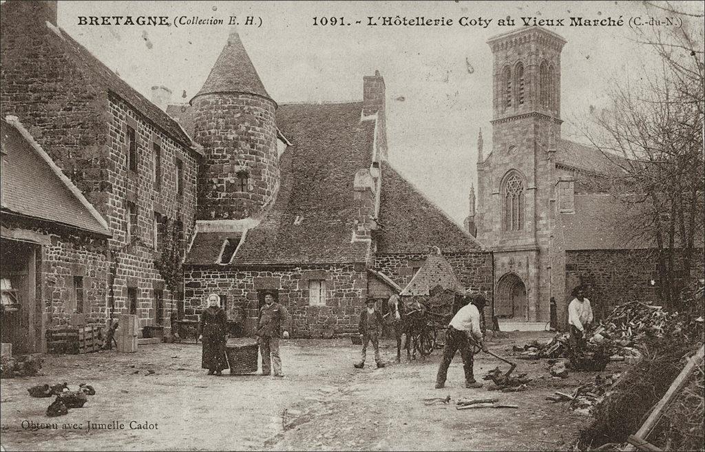 L'Hôtellerie Coty dans le bourg de Vieux-Marché au début des années 1900.
