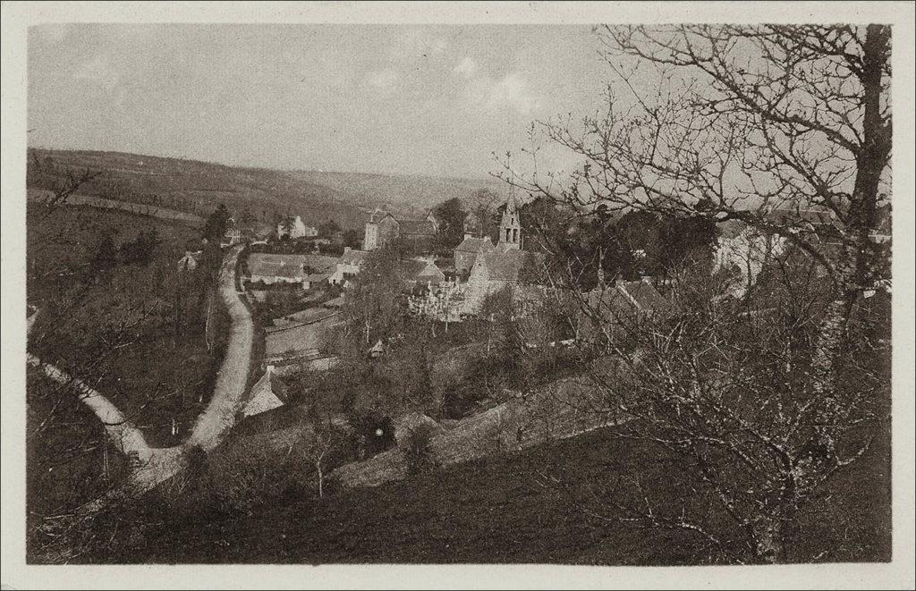 Vue générale du bourg de Locarn au début des années 1900.