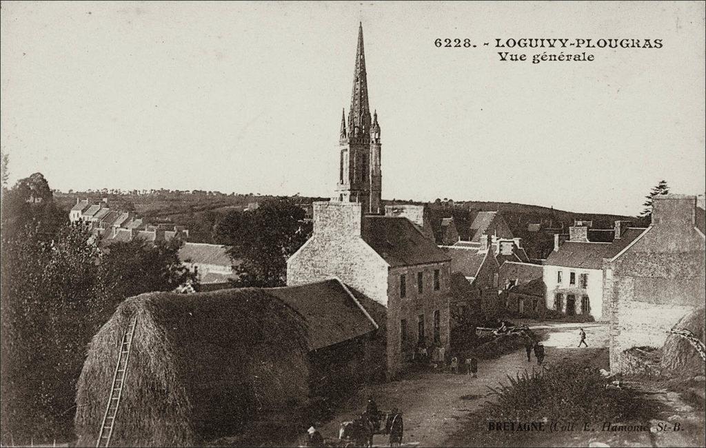 Vue générale du bourg de Loguivy-Plougras au début des années 1900.