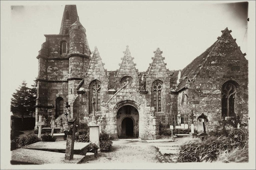 L'église Saint-Gildas sur la commune de Magoar au début des années 1900.