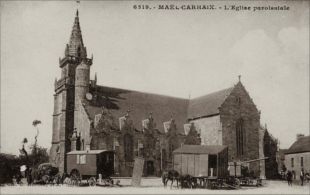 L'église Saint-Pierre sur la commune de Maël-Carhaix au début des années 1900.