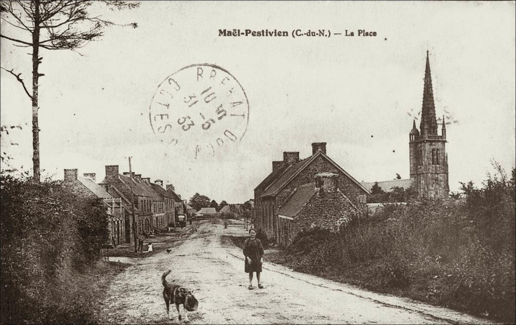 L'entrée du bourg de Maël-Pestivien au début des années 1900.
