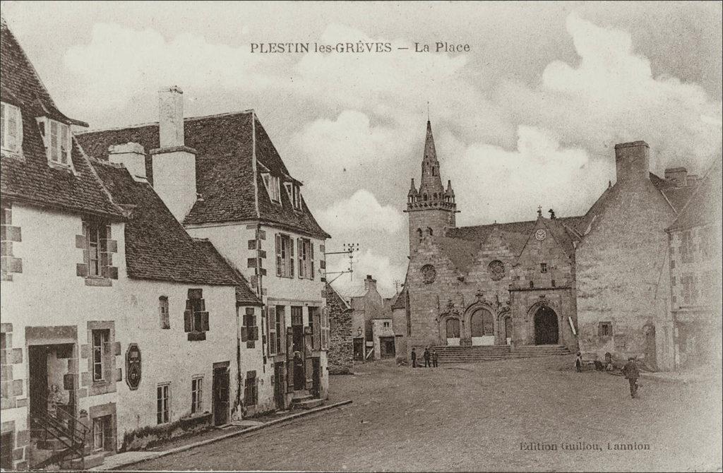 Vue générale de la place de Plestin-les-Grèves au début des années 1900.