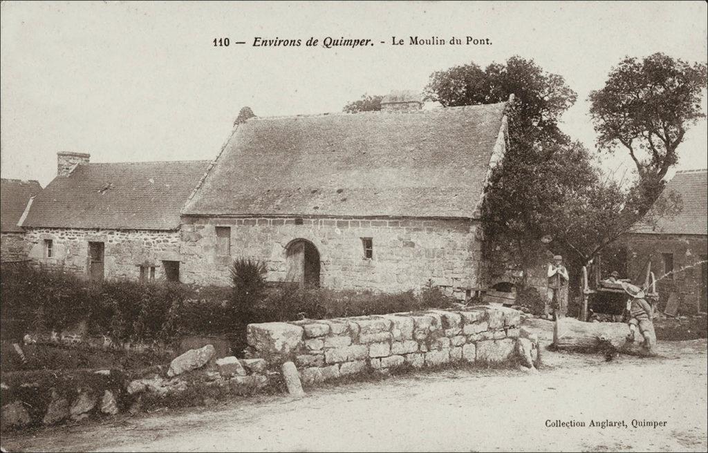 Le moulin du pont sur la commune de Pleuven au début des années 1900.