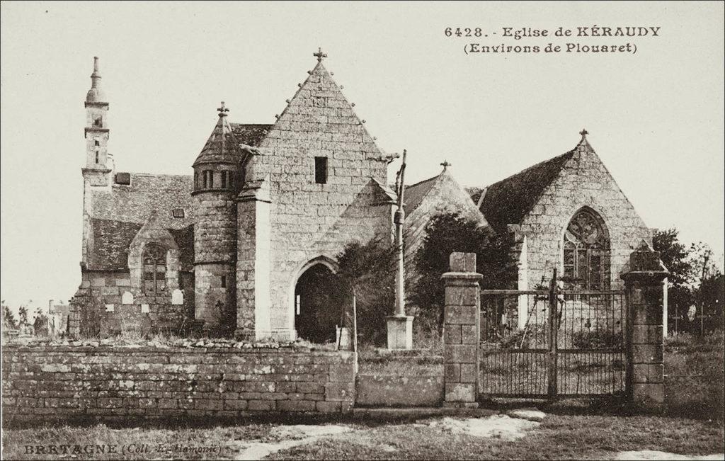 L'église Saint-Jean de Kéraudy sur la commune de Ploumiliau au début des années 1900.