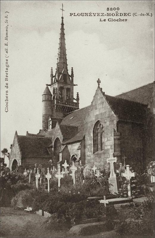 L'église Saint-Pierre sur la commune de Plounevez-Moëdec au début des années 1900.