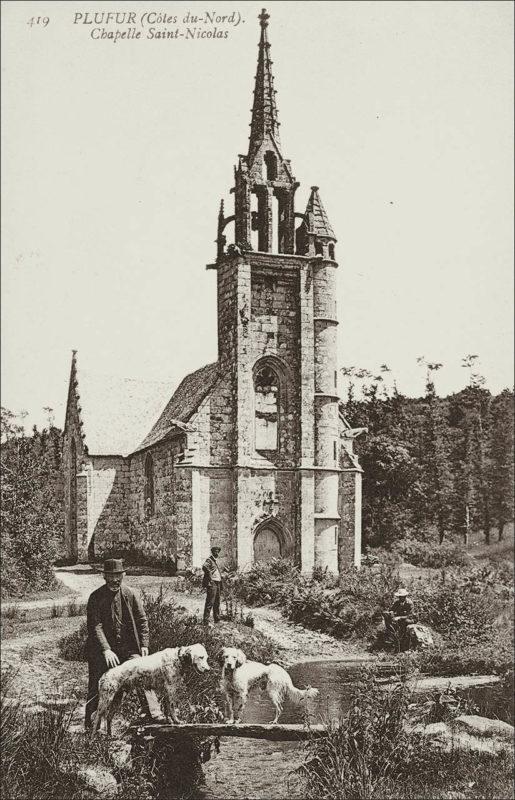 La chapelle Saint-Nicolas sur la commune de Plufur au début des années 1900.