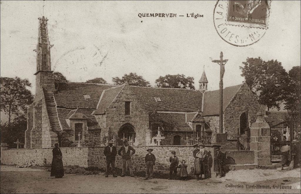 L'église Saint-Hervé sur la commune de Quemperven au début des années 1900.