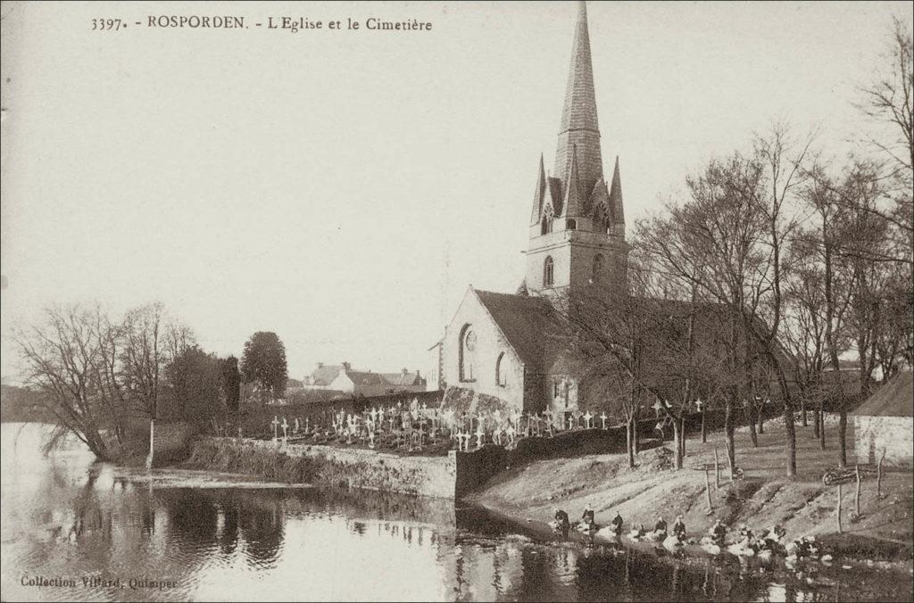 Le cimetière et l'église Notre-Dame de Rosporden au début des années 1900.