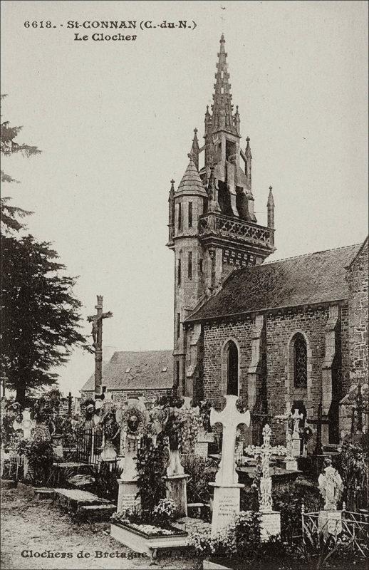 Le clocher de l'église Saint-Corentin sur la commune de Saint-Connan au début des années 1900.