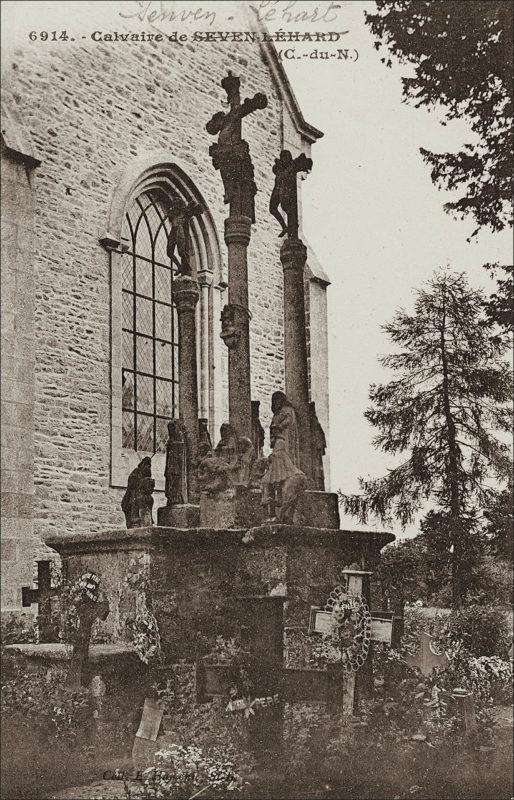 Le calvaire de l'église Notre-Dame sur la commune de Senven-Léhart au début des années 1900.