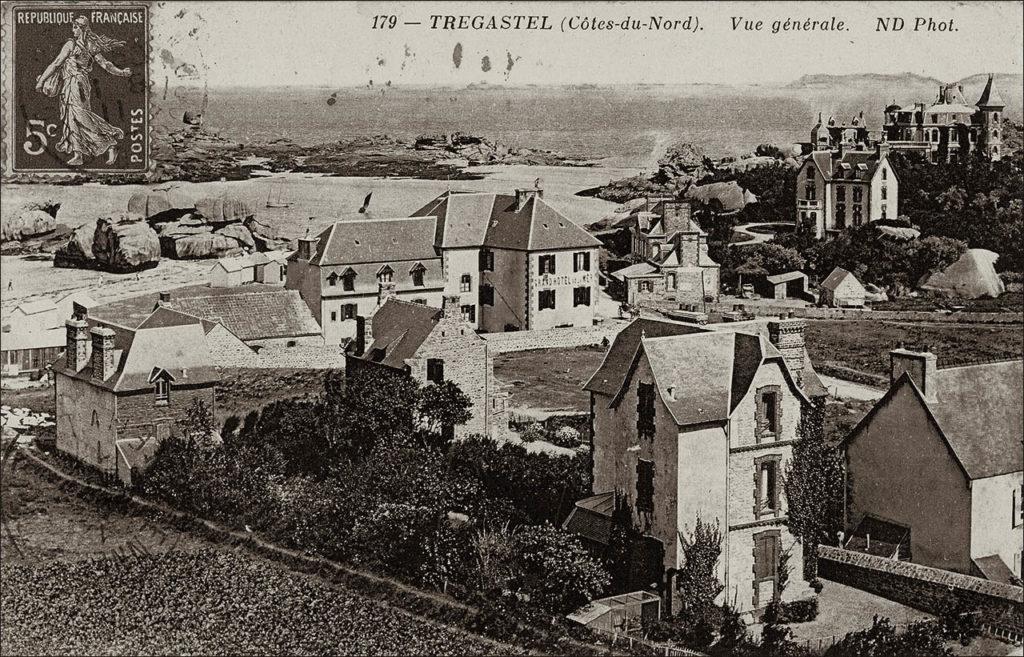 Vue générale du bourg de Trégastel au début des années 1900.
