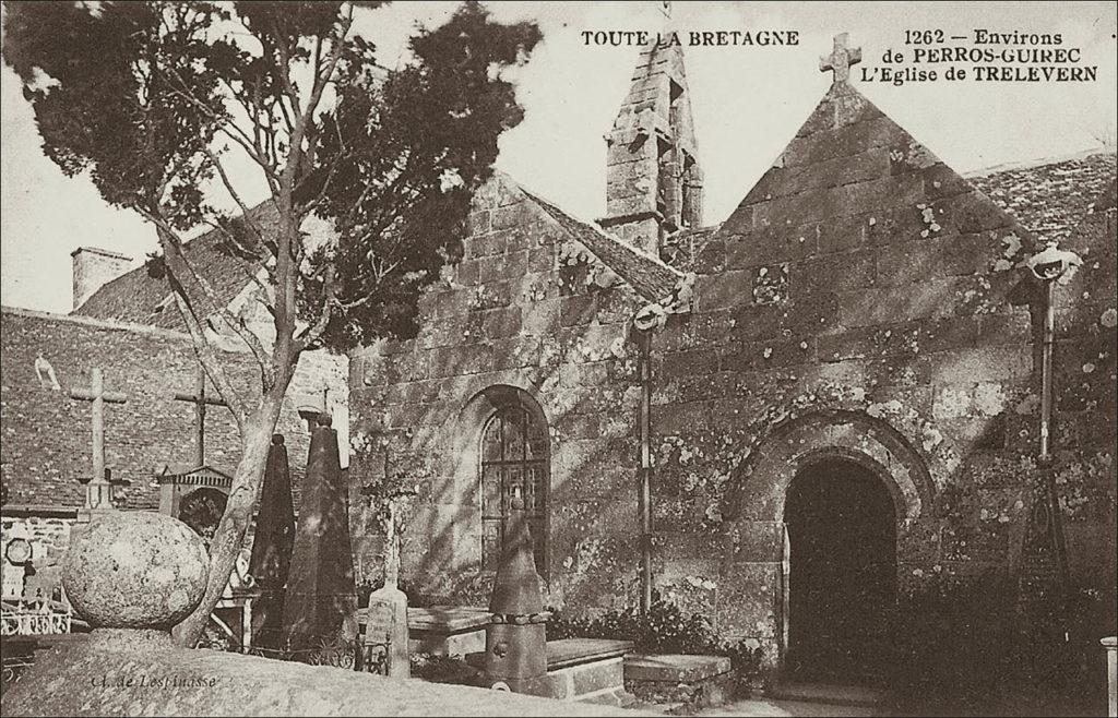 L'ancienne église de Trélévern au début des années 1900.