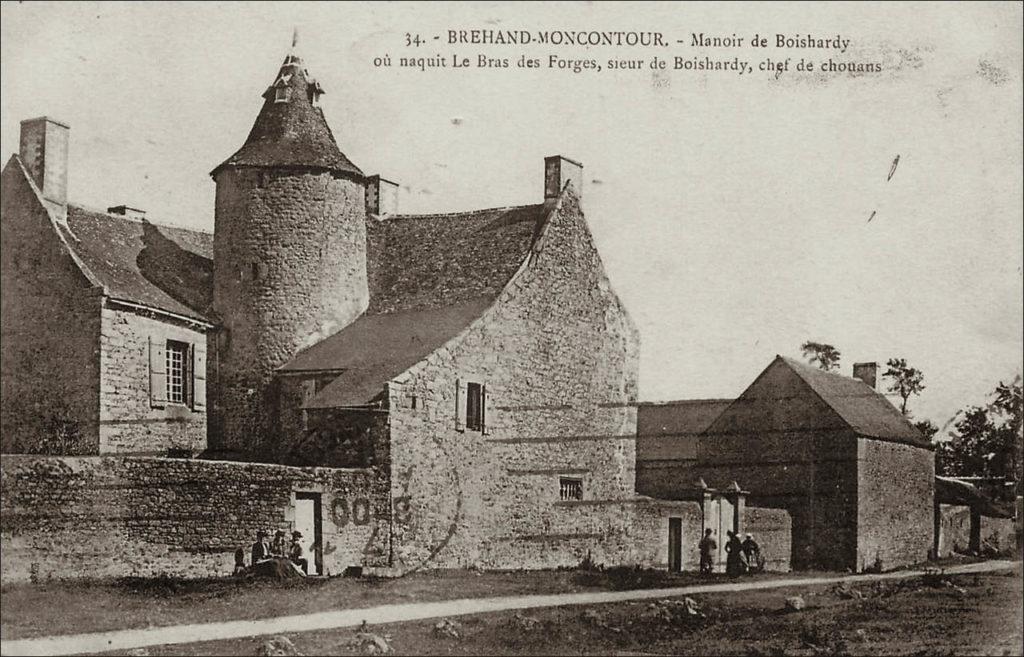 Le manoir de Boishardy sur la commune de Bréhand au début des années 1900.