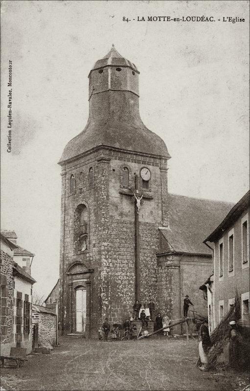 L'église Saint-Vincent-Ferrier dans le bourg de La Motte au début des années 1900.