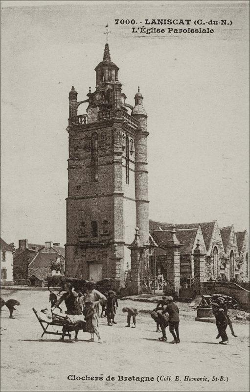 L'église Saint-Gildas sur la commune de Laniscat au début des années 1900.