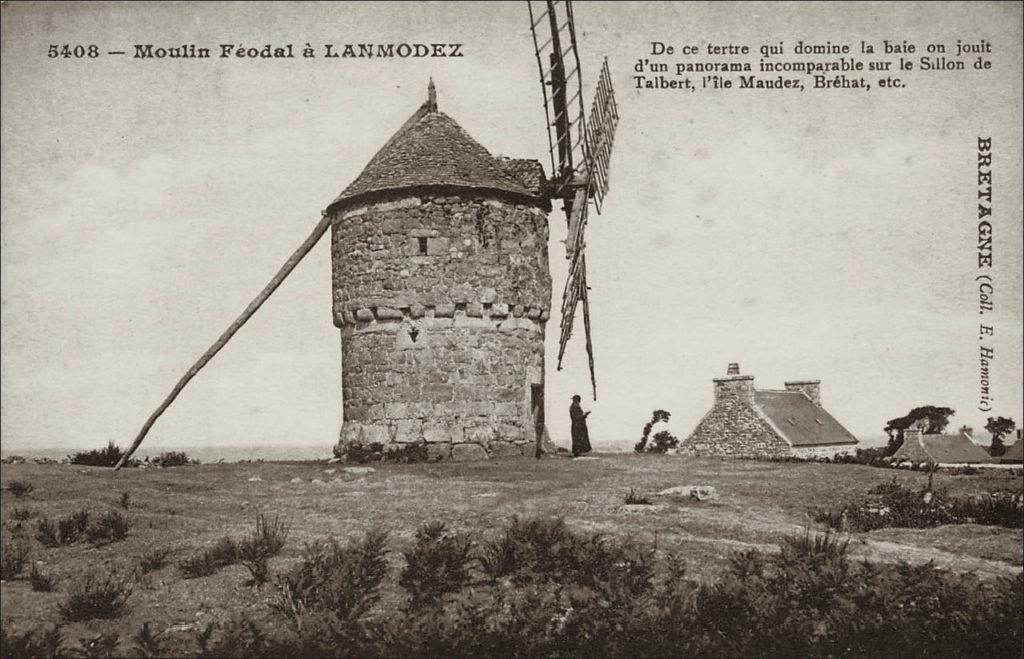 Le moulin féodal sur la commune de Lanmodez au début des années 1900.