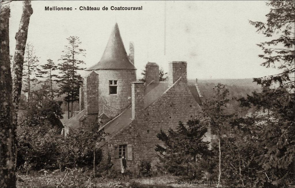Le château de Coatcouraval sur la commune de Mellionnec au début des années 1900.