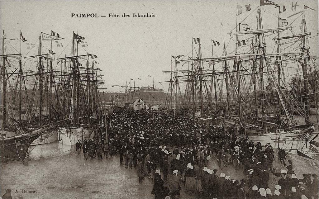 Le fête des islandais sur le port de Paimpol au début des années 1900.