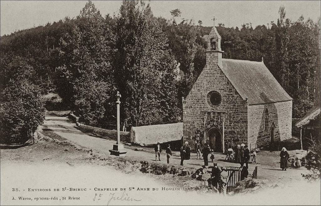 La chapelle Sainte-Anne du Houlin sur la commune de Plain-Haute au début des années 1900.